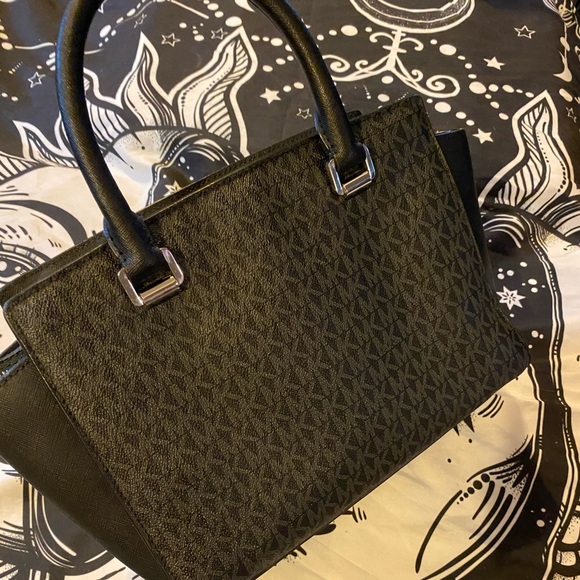 MICHAEL KOHRS HANDBAG & WALLET - Picture 6 of 16